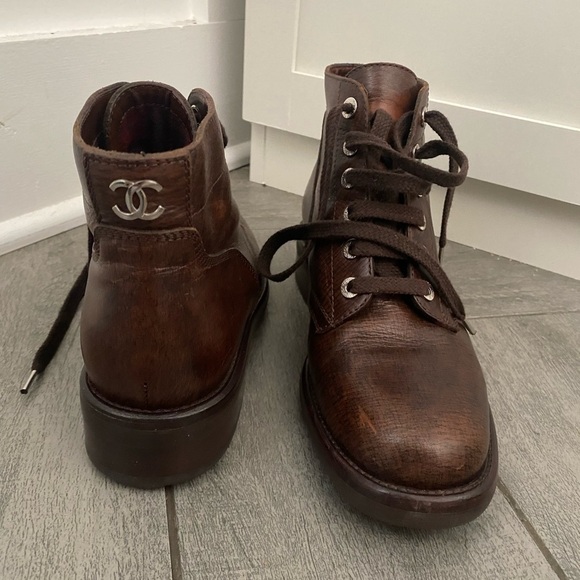 Chanel  brown combat leather boots with laces - Picture 1 of 16